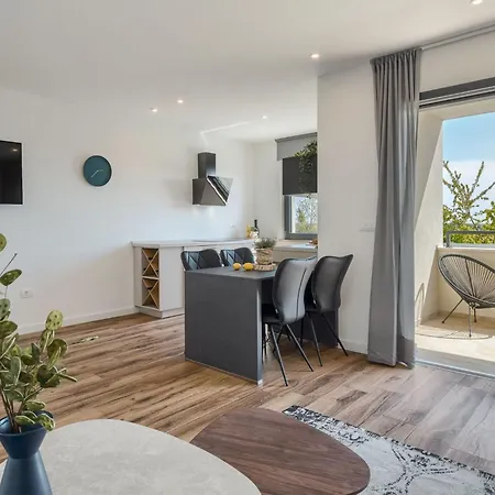 Erdgeschosswohnung Moonlight Mit Terrasse By Interhome
